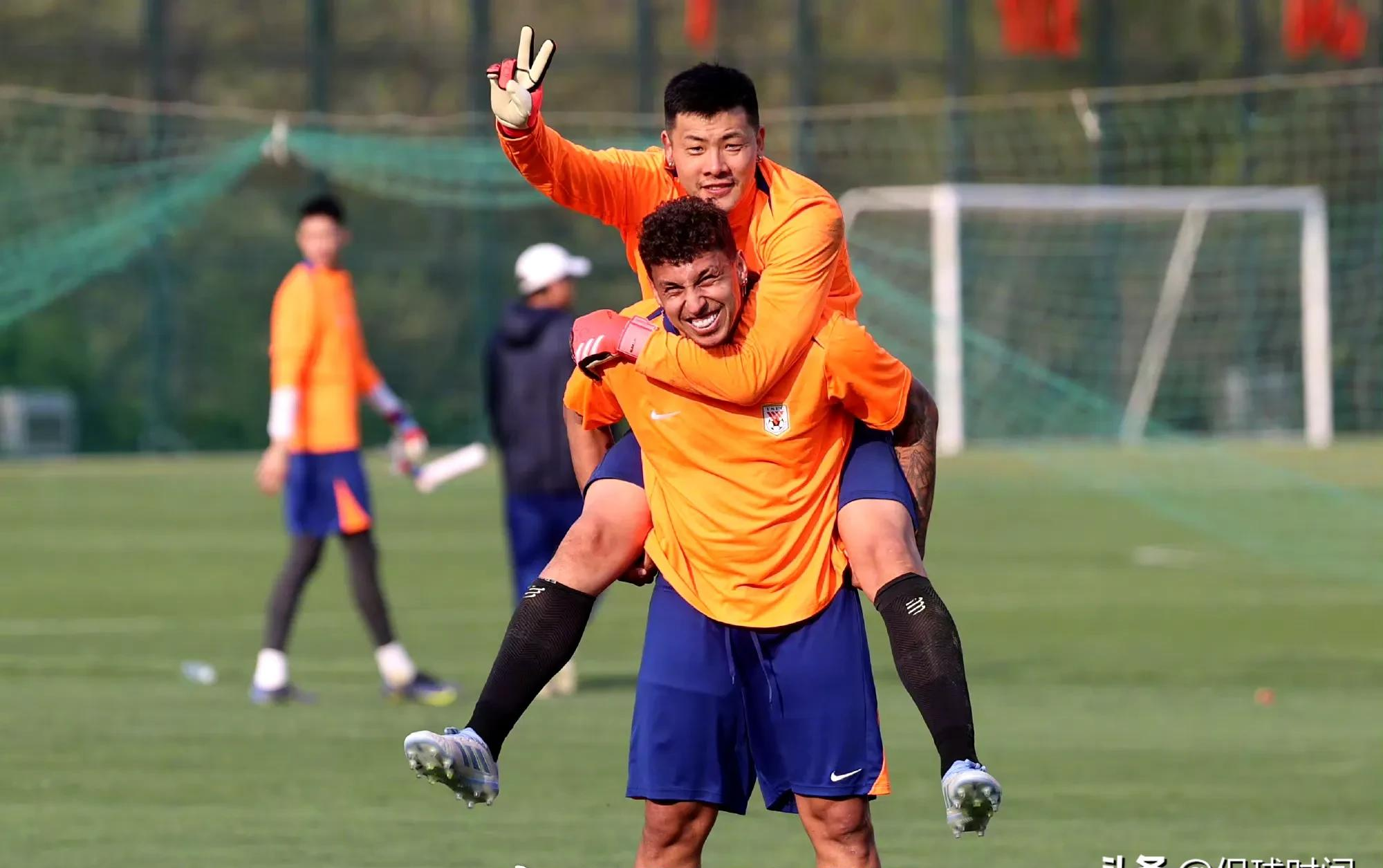 九游娱乐app-包含清晨北京国安备战意大利杯；复出首秀细节曝光；球迷炸锅；球队文化再被提及的词条-九游娱乐app